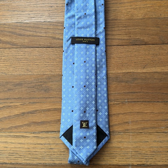 Louis Vuitton blue silk tie. 100% silk. Made in Italy. - Picture 2 of 5